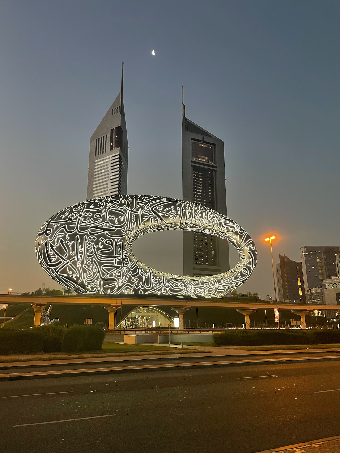 Why are people in Dubai so rich?